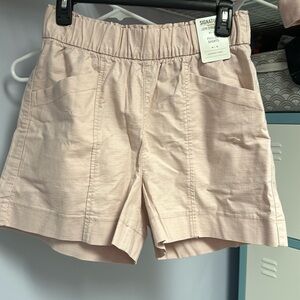 Levi’s pulling shorts in rosewood size medium. NWT